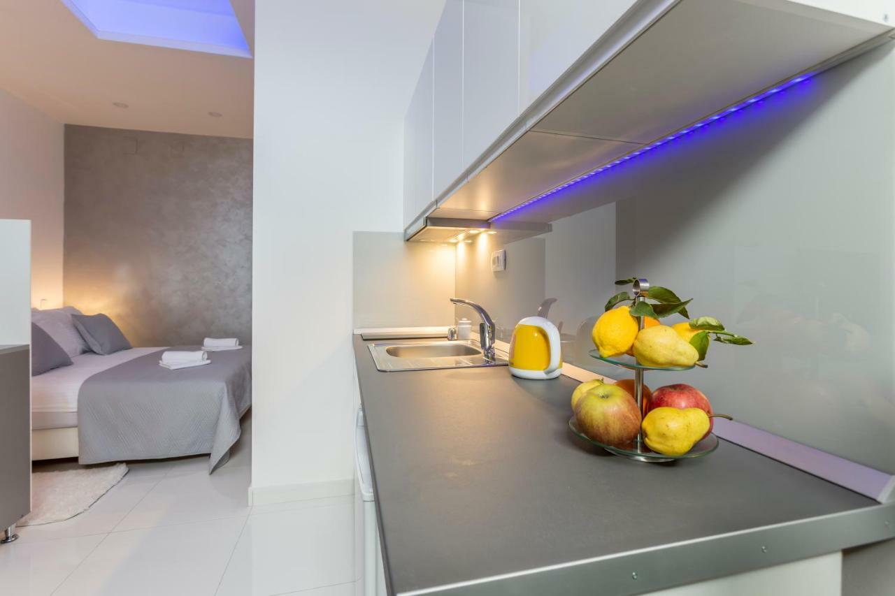 Studio Apartments Twins Split Exteriör bild